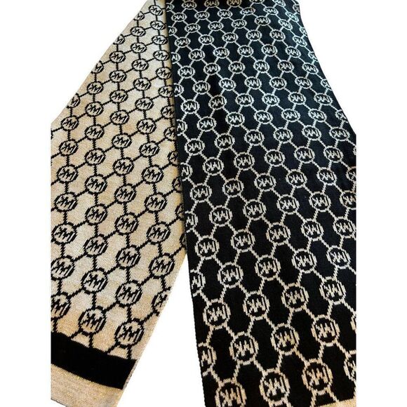 Michael Kors Jet Set Logo Scarf - Picture 2 of 5